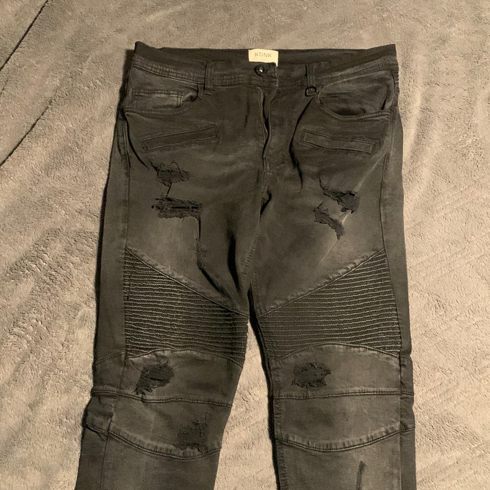 black skinny jeans